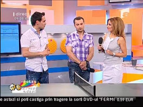 Partida de tenis de masa in platoul Neatza