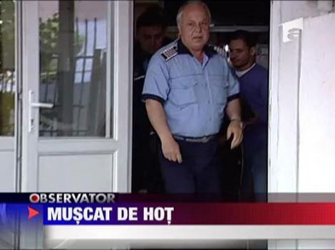 Politist muscat de mana de hot