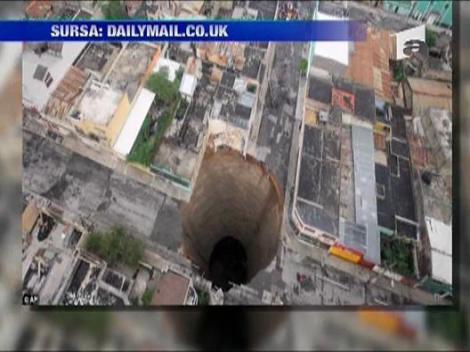 Un crater de 60 de metri adancime a aparut din senin in Guatemala