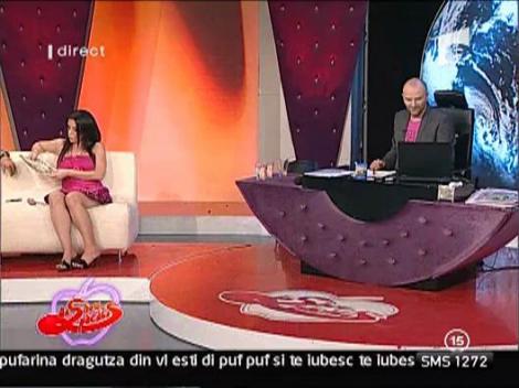 Mara Banica rupe diploma de jurnalism de la Carmen Plesa