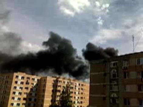 VIDEO / Bucuresti: Incendiu puternic in Piata Crangasi