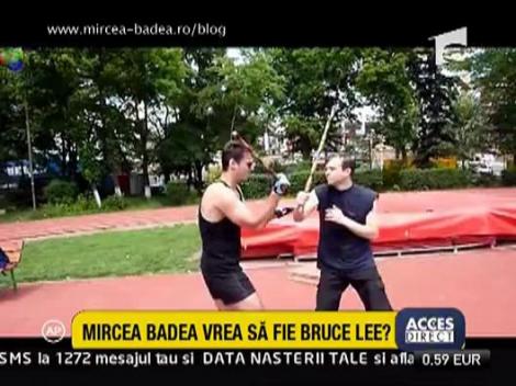 Mircea Badea ia lectii de arte martiale