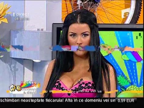 Daniela, din nou insotita de caine