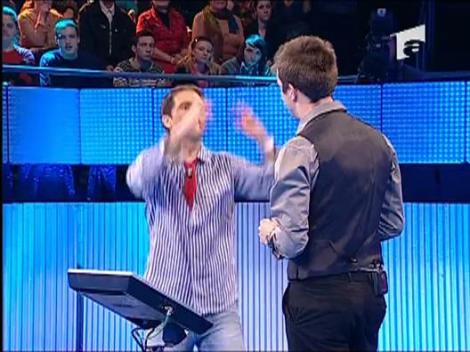 Blonda suprema ii da sfaturi lui Matthew