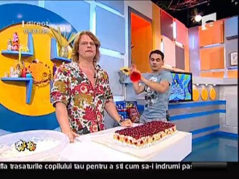 Simplu, rapid și extrem de pufos! Pandișpanul cu vișine este atât de gustos și dulce, încât.... nu te vei mai putea opri din mâncat!