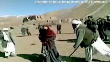 IMAGINI SOCANTE! Afganistan: Fetita de 14 batuta cu biciul