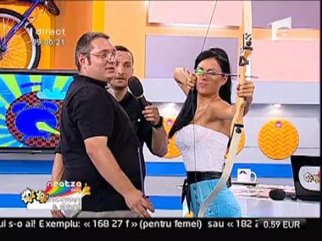 Daniela trage cu arcul