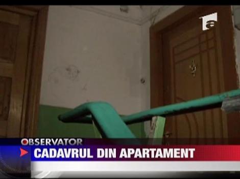 A locuit 2 saptamani cu cadavrul sotului