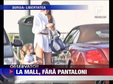 Monica, la mall, fara pantalon