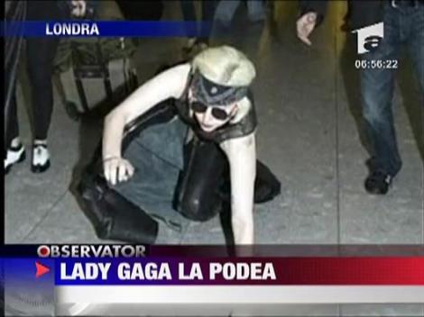 Lady Gaga, la podea