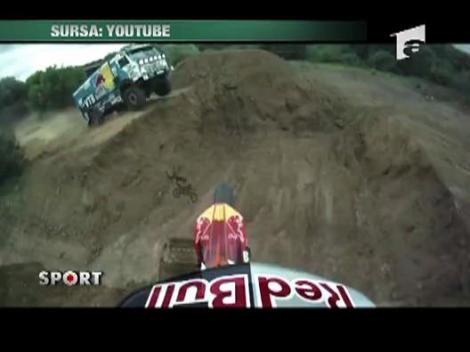 A sarit peste un camion care rula cu 60 km/h