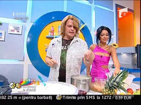 Clatite de weekend cu fructe si caramel