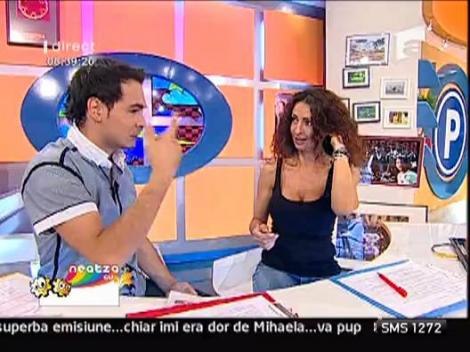 Mihaela invata de la Razvan cum se realizeaza interviurile