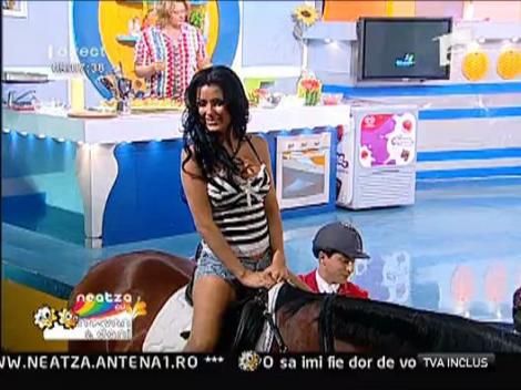 Daniela Crudu se urca pe orice