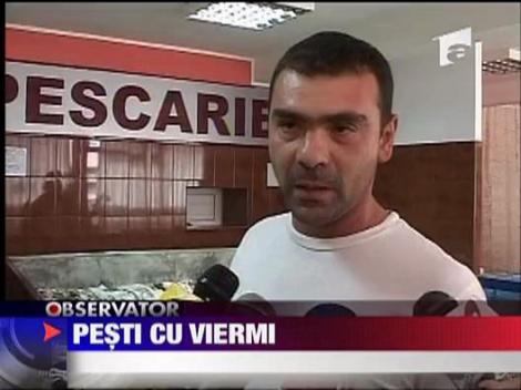 Pesti plini cu viermi!