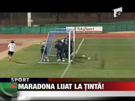 Maradona luat la tinta!