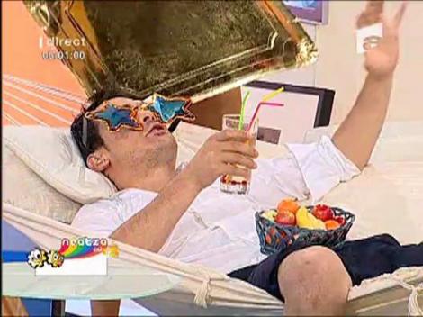 Razvan se relaxeaza in hamac