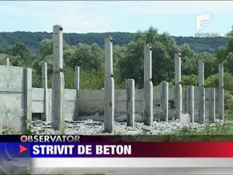 Copil strivit de un zid