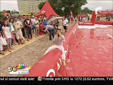 Multi spectatori pe plaja Neatza din Mamaia