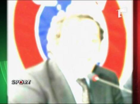 Platini a lesinat in timp ce lua masa