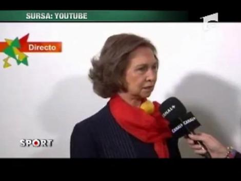 Regina Spaniei i-a imbratisat pe campioni