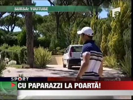 Cu paparazzi la poarta!