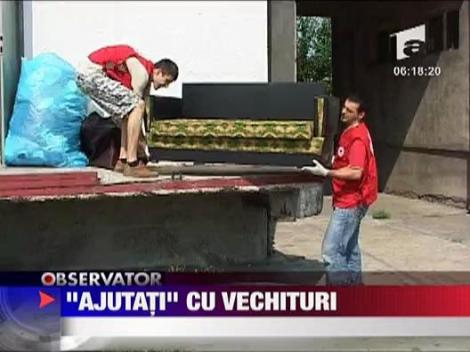 VIDEO! Rebuturi pentru sinistrati. Vezi ce vechituri au donat unii galateni!