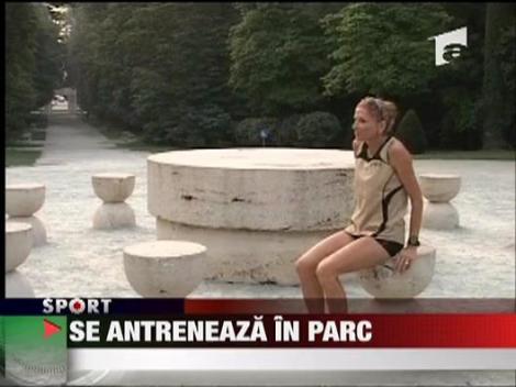 Constantina Dita-Tomescu se antreneaza in parc