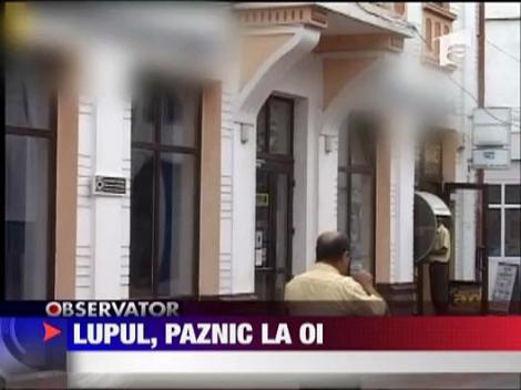 Director adjunct de banca, retinut pentru delapidare