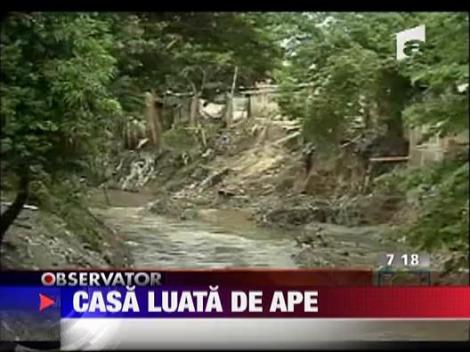 Casa luata de ape
