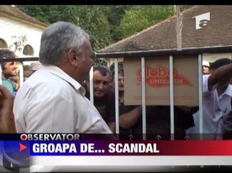 Groapa de... scandal