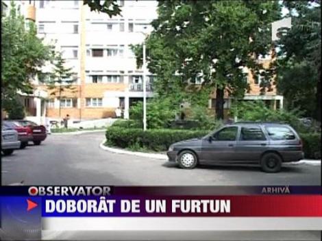 Doborat de un furtun