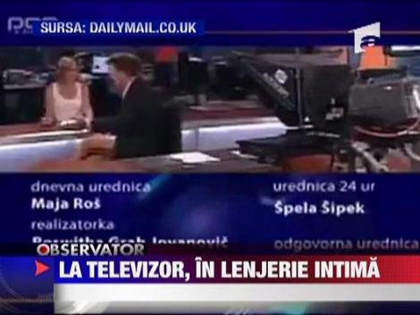 La televizor, in lenjerie intima