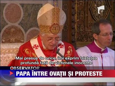 Papa, intre ovatii si proteste