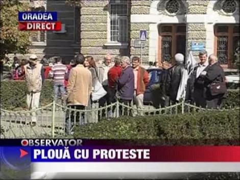 Ploua cu proteste