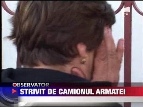 Calcat de camionul armatei