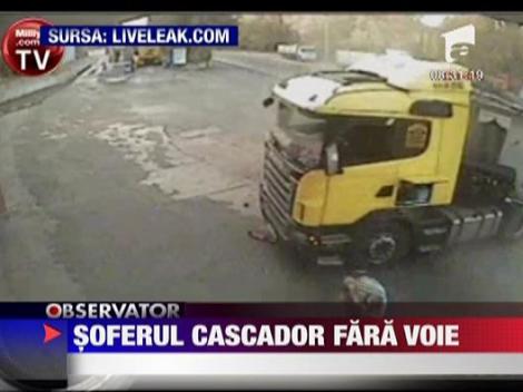 Sofer zburator! Cascador fara voie