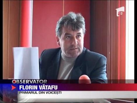 Primar singur in primarie