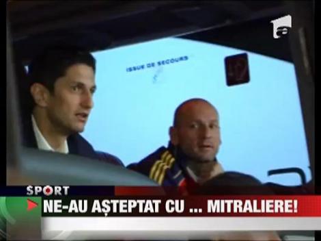 Ne-au asteptat cu... mitraliere!