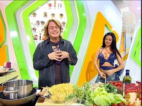 Tagliatelle cu sos de smantana si parmezan