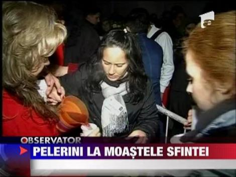 Pelerini la Moastele Sfintei Parascheva