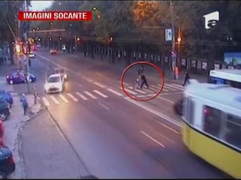 UPDATE / Imagini socante! Spulberata pe zebra