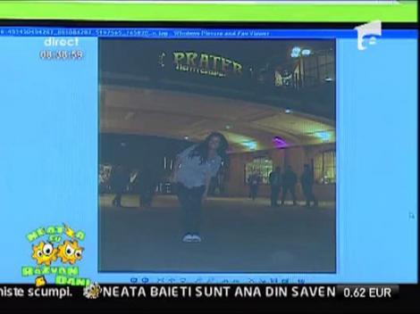 Daniela Crudu in papuci pe strada