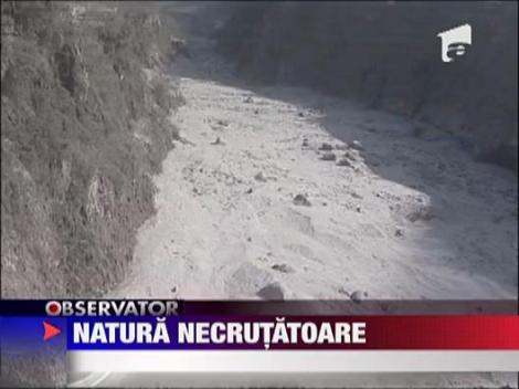 Dubla catastrofa naturala in Indonezia: tsunami si eruptia unui vulcan