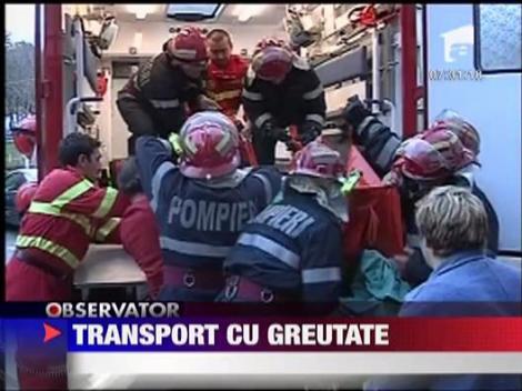 O femeie de 250 de kilograme transportata de pompieri la spital in Bucuresti