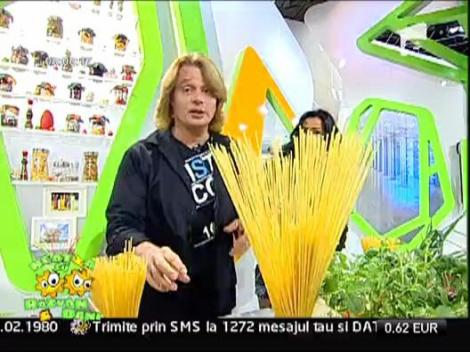 Spaghetti cu sos aromat si chiftelute