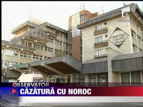 Un baietel a cazut de la etajul 4 si a scapat nevatamat