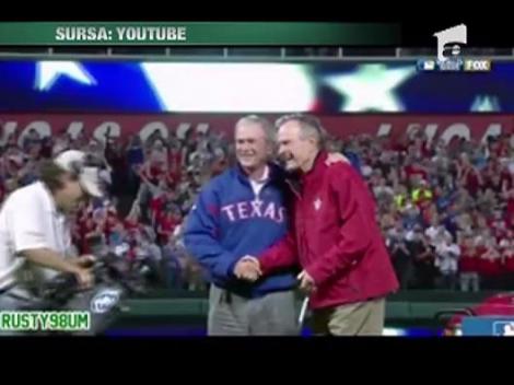 George Bush Senior si Junior, vedete la un meci de baseball