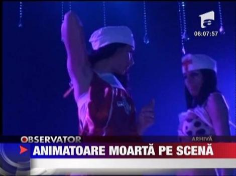 Animatoare moarta pe scena de Halloween