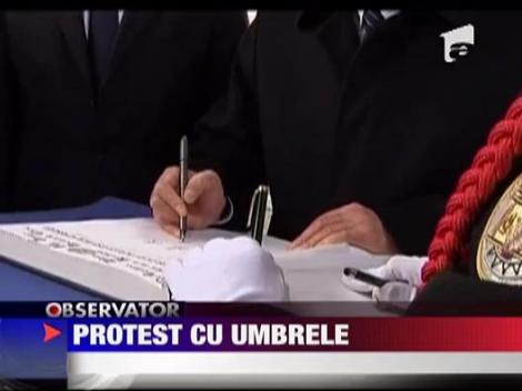 Protest cu umbrele in Franta, impotriva Chinei